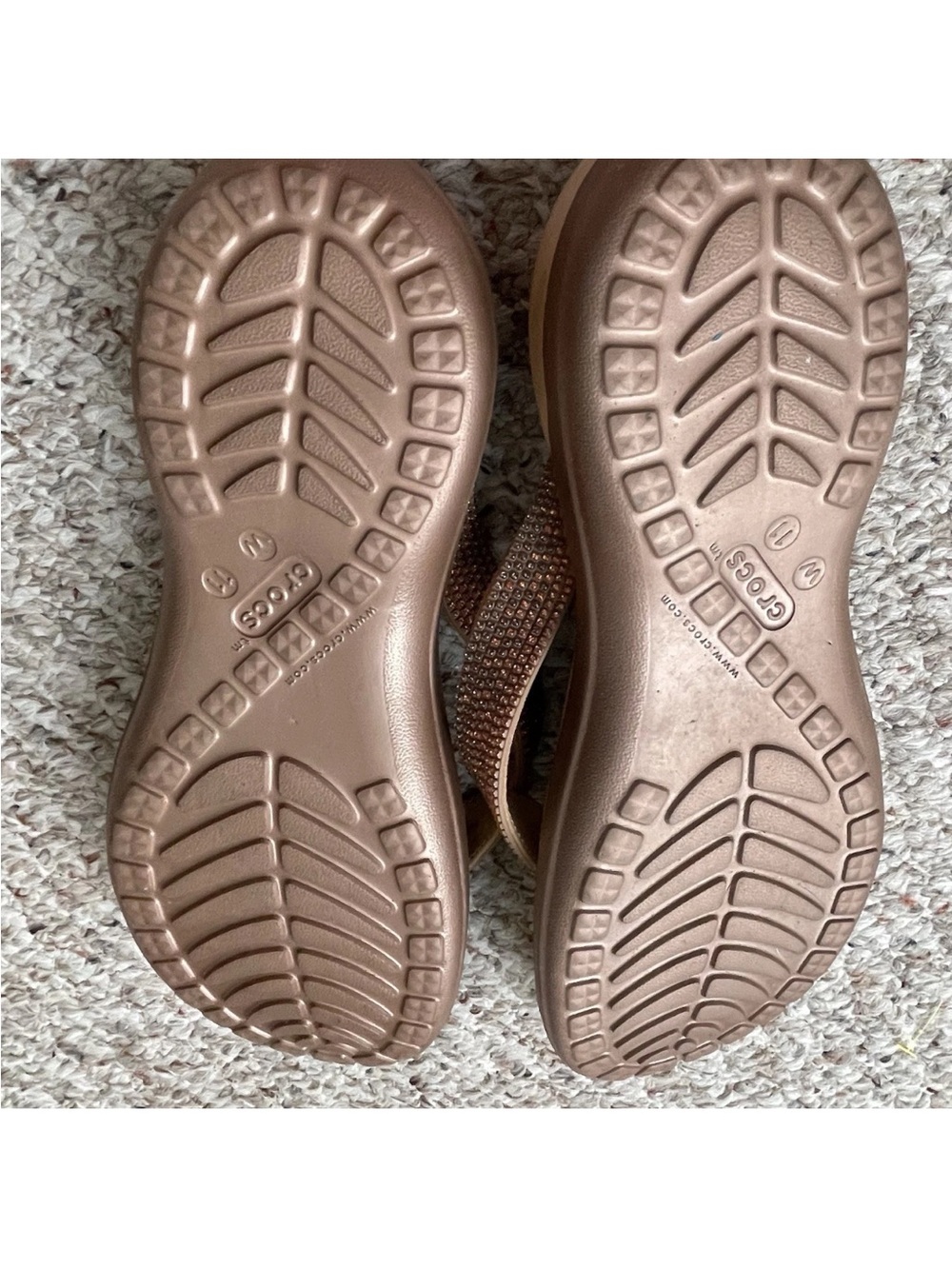 Crocs Capri Women's Size 11 Copper Studded Thong Flip Flops Sandals - Picture 3 of 4